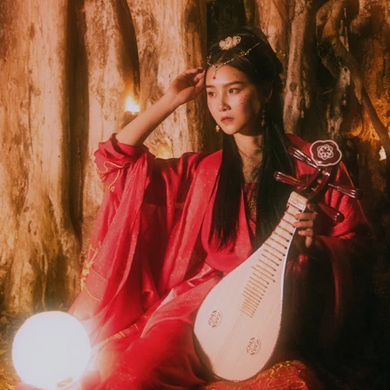 紅衣裳女生頭像，唯美古風(fēng)真人頭像