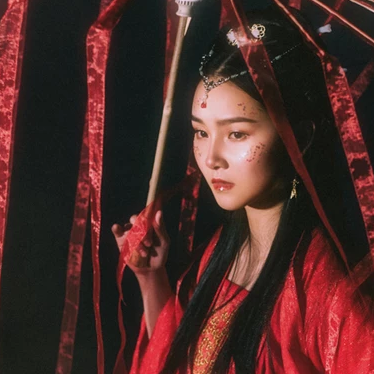 紅衣裳女生頭像，唯美古風(fēng)真人頭像