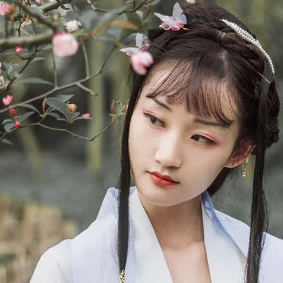 清新粉花女生頭像，唯美古風真人頭像