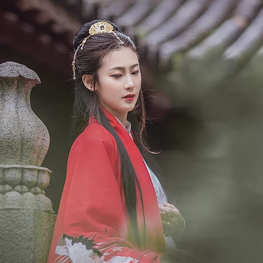 優雅紅衣女生頭像，唯美古風真人頭像