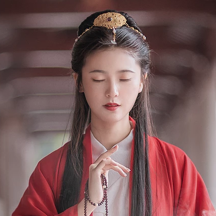 優雅紅衣女生頭像，唯美古風真人頭像