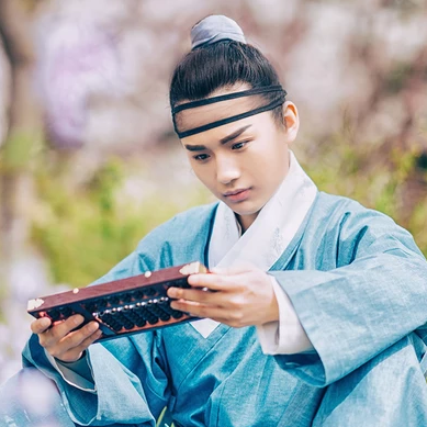 書生賞花游玩男生頭像，唯美古風(fēng)真人頭像