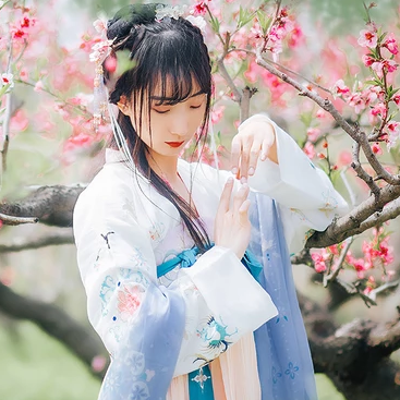 清新桃花女生頭像，唯美古風真人頭像