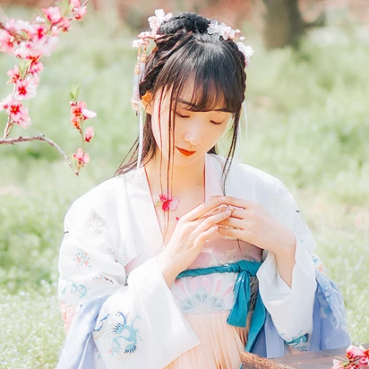 清新桃花女生頭像，唯美古風真人頭像