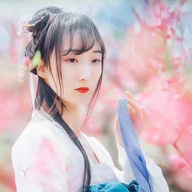 清新桃花女生頭像，唯美古風真人頭像