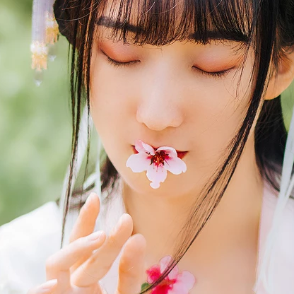 清新桃花女生頭像，唯美古風真人頭像