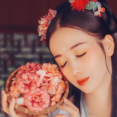 清新精致帶團扇女生頭像，唯美古風真人頭像