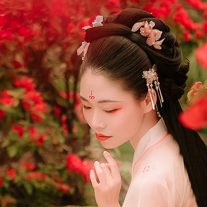 花間佳人帶傘女生頭像，唯美古風真人頭像