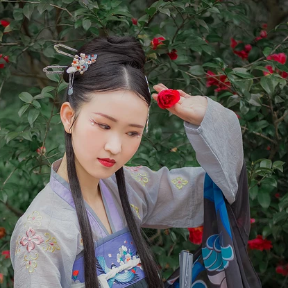 嬌艷花朵女生頭像，唯美古風真人頭像