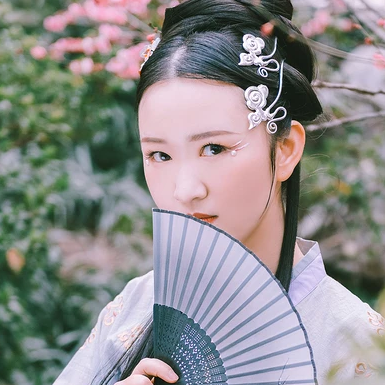 嬌艷花朵女生頭像，唯美古風真人頭像