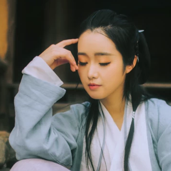 離別傷感帶折扇女生頭像，唯美古風真人頭像