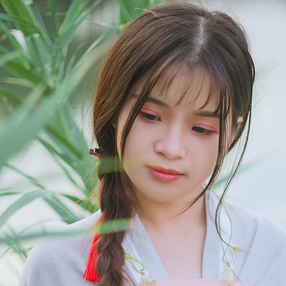 清新淑女持團扇女生頭像，唯美古風真人頭像