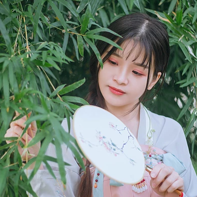 清新淑女持團扇女生頭像，唯美古風真人頭像
