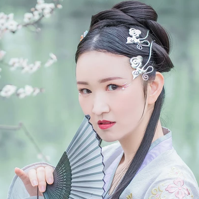 嬌艷花朵女生頭像，唯美古風真人頭像