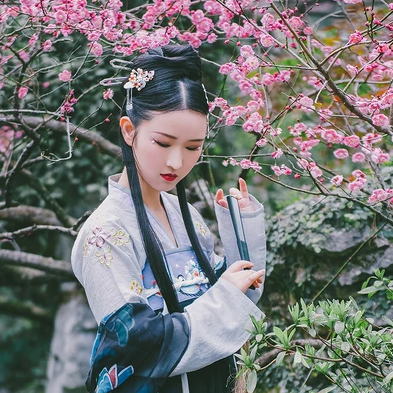 嬌艷花朵女生頭像，唯美古風真人頭像