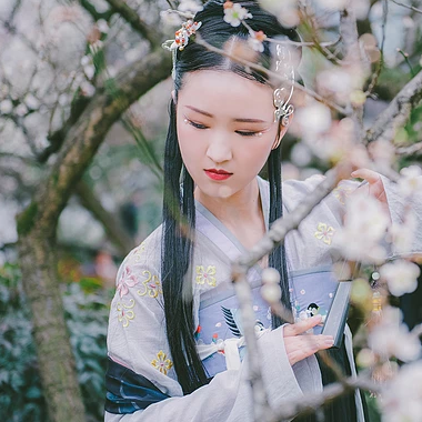 嬌艷花朵女生頭像，唯美古風真人頭像