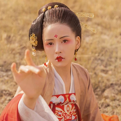 落霞黃昏帶傘女生頭像，唯美古風真人頭像