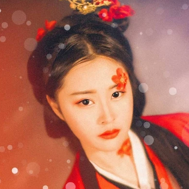 紅梅拂面女生頭像，唯美古風(fēng)真人頭像