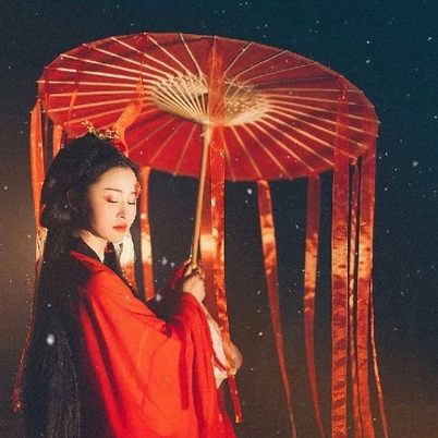 紅梅拂面女生頭像，唯美古風(fēng)真人頭像