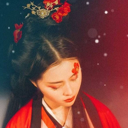 紅梅拂面女生頭像，唯美古風(fēng)真人頭像