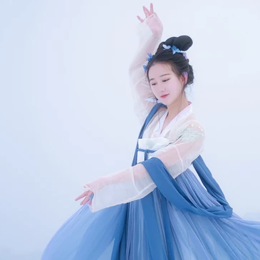 翩然蝴蝶帶傘女生頭像，唯美古風(fēng)真人頭像
