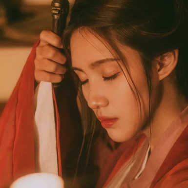 紅衣傷感喝酒女生頭像，唯美古風真人頭像