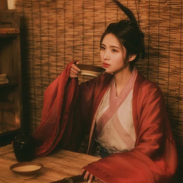 紅衣傷感喝酒女生頭像，唯美古風真人頭像