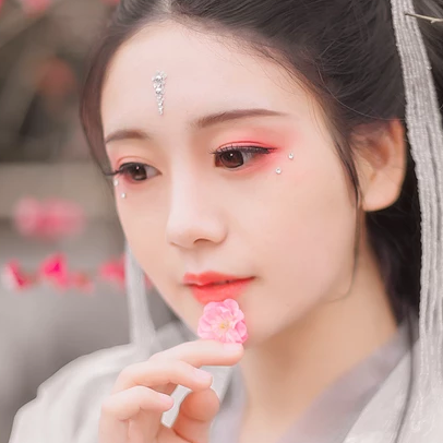 滿溢花香文藝女生頭像，唯美古風真人頭像