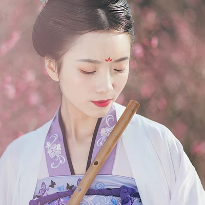桃林探春帶傘女生頭像，唯美古風(fēng)真人頭像