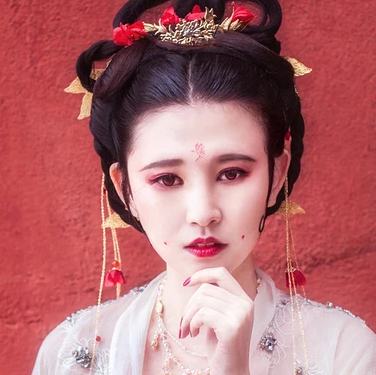 嬌艷朱紅女生頭像，唯美古風真人頭像