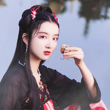 優雅喝酒女生頭像，唯美古風真人頭像