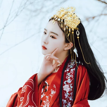 花嫁衣裳女生頭像，唯美古風真人頭像