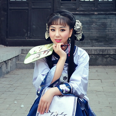 古典雅韻的女生頭像，唯美古風真人頭像