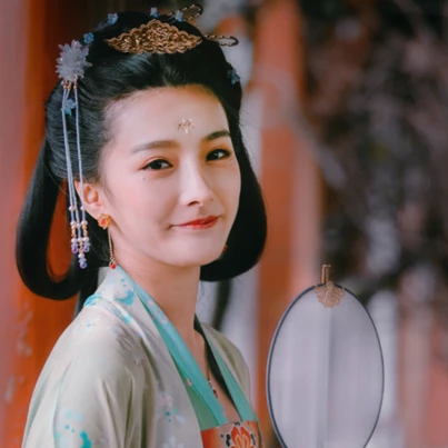 優雅持傘女生頭像，唯美古風真人頭像