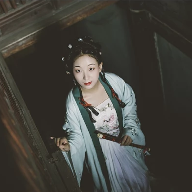 古典氣息帶傘女生頭像，唯美古風真人頭像
