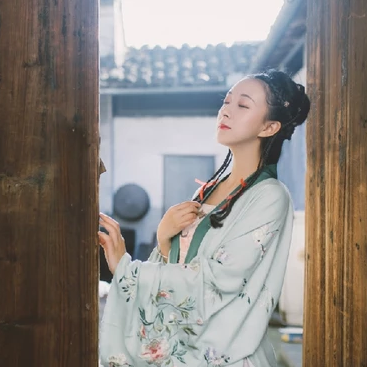 古典氣息帶傘女生頭像，唯美古風真人頭像