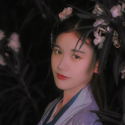 夜晚迷人花朵女生頭像，唯美古風真人頭像