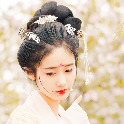 氣質花朵帶傘女生頭像，唯美古風真人頭像