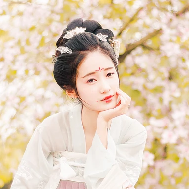 氣質花朵帶傘女生頭像，唯美古風真人頭像