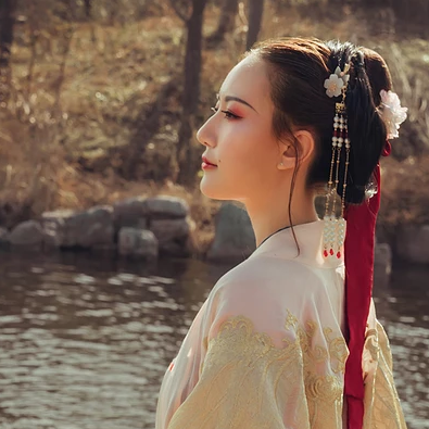 古典淡雅帶團(tuán)扇女生頭像，唯美古風(fēng)真人頭像