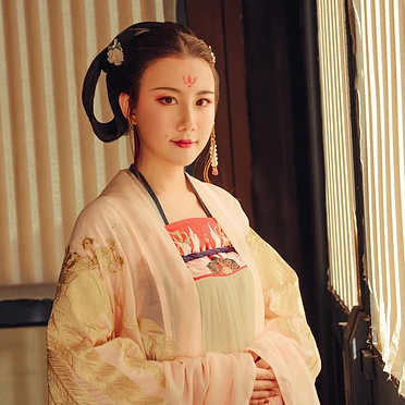 古典淡雅帶團(tuán)扇女生頭像，唯美古風(fēng)真人頭像