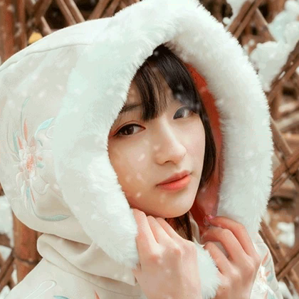 白雪飄落清新氣質女生頭像，唯美古風真人頭像
