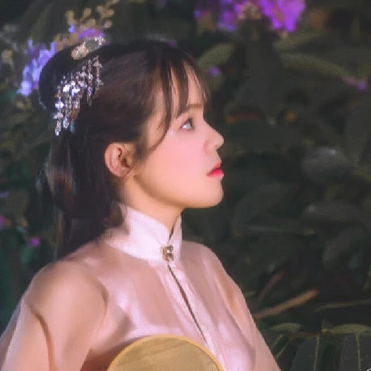紫薇花開帶團扇女生頭像，唯美古風真人頭像