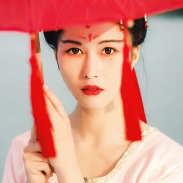 紅傘抱寵物女生頭像，唯美古風(fēng)真人頭像