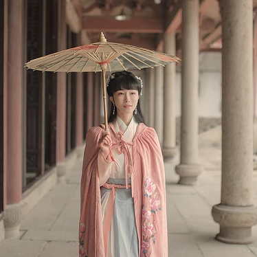清新帶傘粉色披風女生頭像，唯美古風頭像