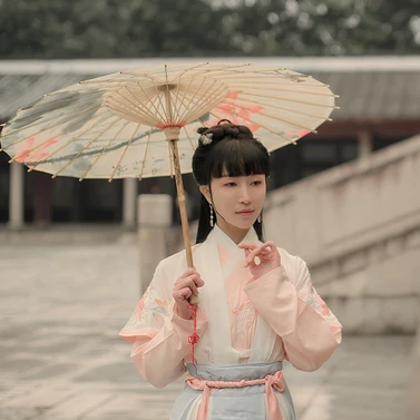 清新帶傘粉色披風女生頭像，唯美古風頭像