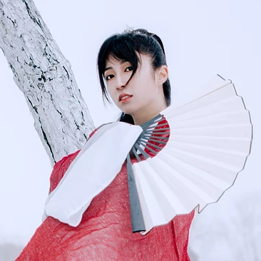 初雪紅衣俠客女生頭像，唯美古風真人頭像