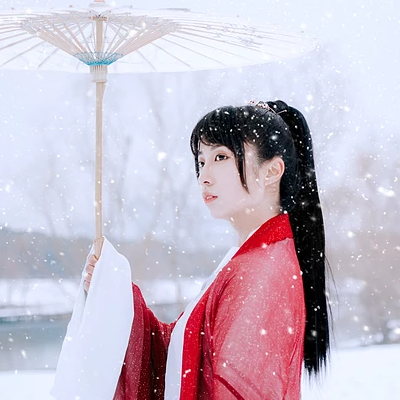 初雪紅衣俠客女生頭像，唯美古風真人頭像