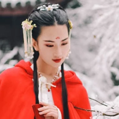 寒雪紅披風女生頭像，唯美古風真人頭像