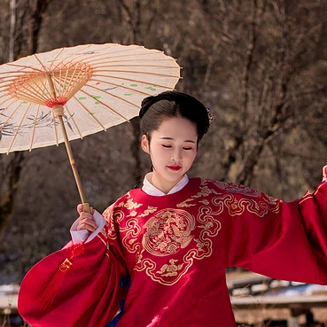 古典紅衣帶傘女生頭像，唯美古風真人頭像